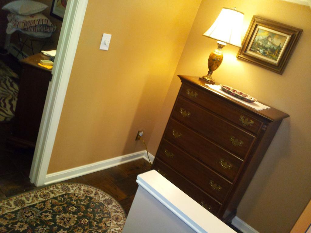 Clifford House Private Home B&B Cleveland Room photo