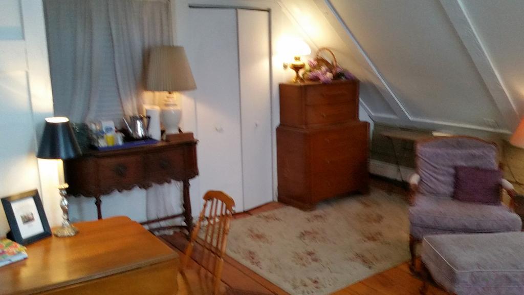 Clifford House Private Home B&B Cleveland Room photo