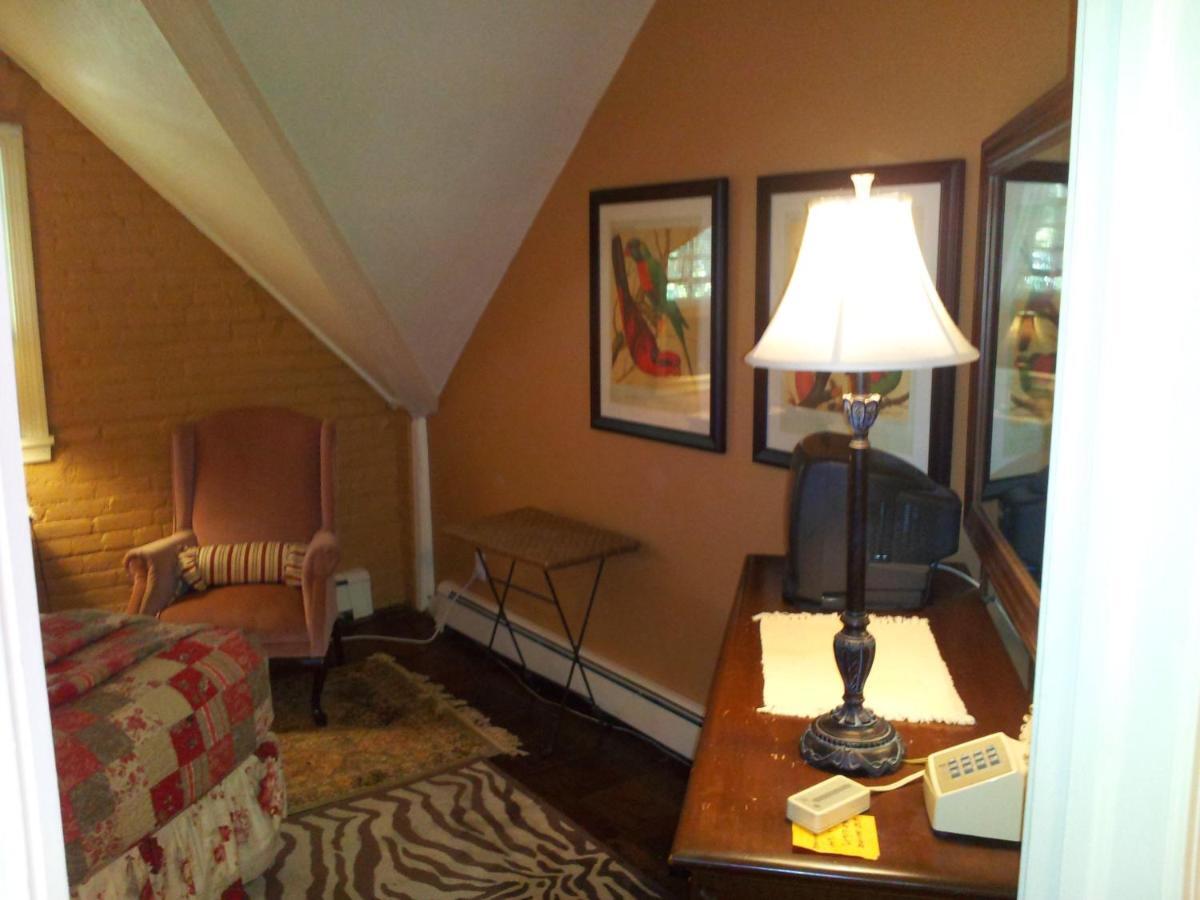 Clifford House Private Home B&B Cleveland Room photo